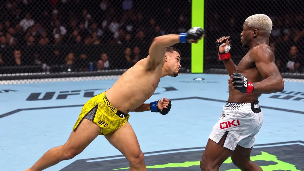 Santos golpea a Oki.