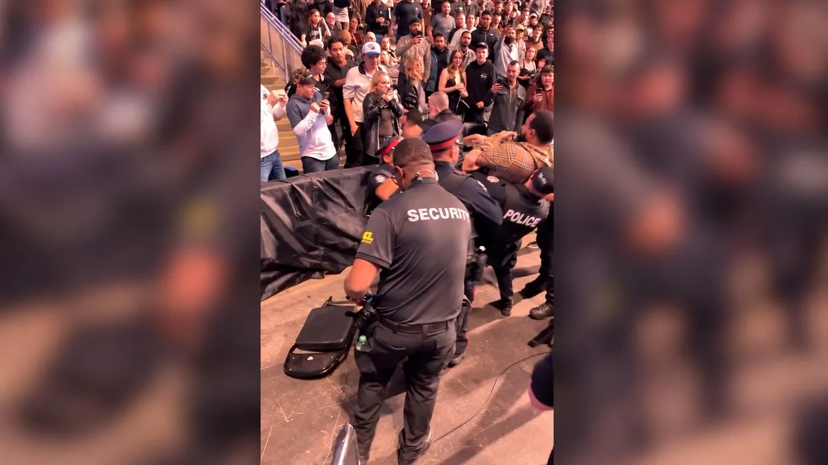 Un video de UFC Edmonton muestra a un policía aplicando un suplex a un aficionado ante los espectadores.