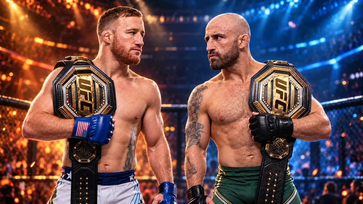 Montaje editorial de Justin Gaethje, campeón de peso ligero, y Alexander Volkanovski, campeón de peso pluma de UFC, frente a frente y sosteniendo sus respectivos cinturones.